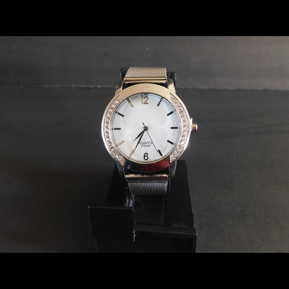 Women’s Silver Watch Fashion Jewelry